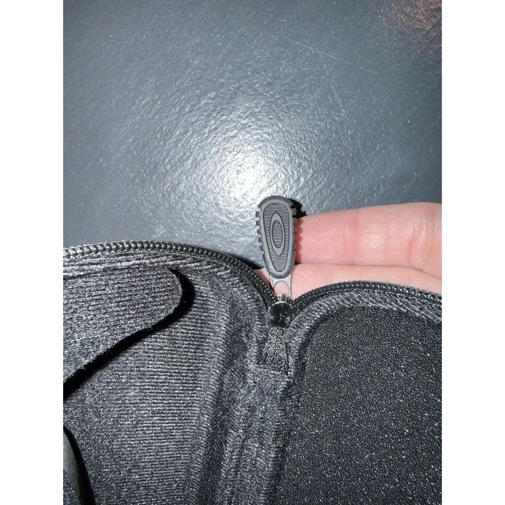Oakley Radarlock & Radar Soft Vault Case - Holds Radarlock & 1 Additional lens